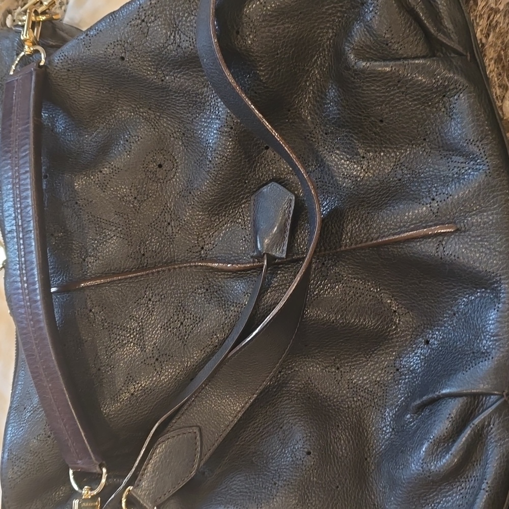 Louis Vuittom Mahina Hobo - Picture 13 of 17